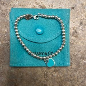Return to Tiffany’s beaded bracelet